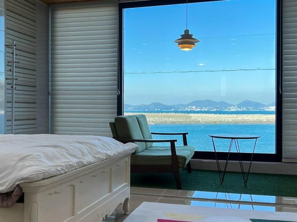 Namhae Ocean Lounge Pension Δωμάτιο φωτογραφία